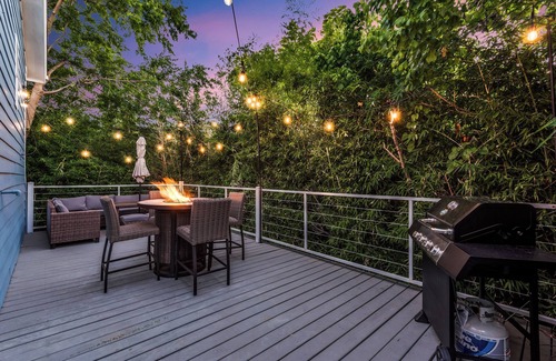 McKinney Cottage | 5 min. stroll to Downtown Mckinney! Family & Pet Friendly Cottage