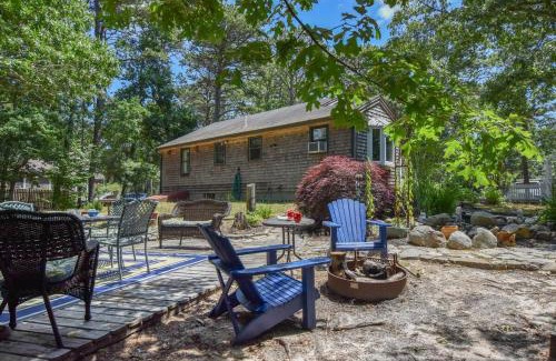 Wellfleet House | 5 Min to Beach Yard w Fire Pit
