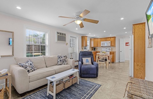Naples Park House | 5 min to Beaches, Available Jan 2026 28 nt min. Beach Pass Incl.
