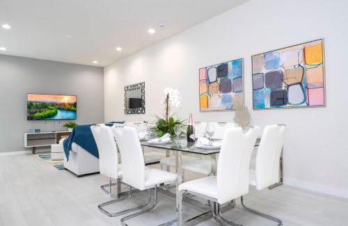 West Kissimmee House | 5 min to Disney NEW Upscale 5 Suites Villa