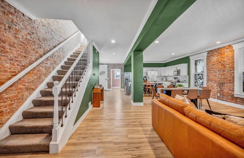 West Columbus House | 5 min to Downtown, King Suite, Pet Friendly