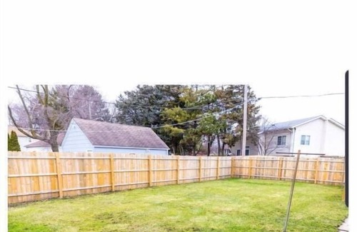 North Chicago House | 5 min to Naval station Great Lake, Great lakes Commissary, RFU Medical School.
