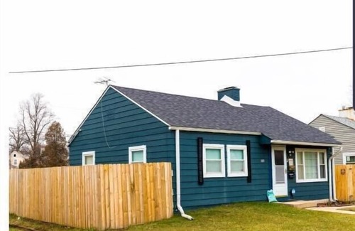 North Chicago House | 5 min to Naval station Great Lake, Great lakes Commissary, RFU Medical School.
