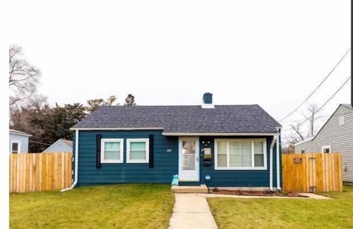North Chicago House | 5 min to Naval station Great Lake, Great lakes Commissary, RFU Medical School.