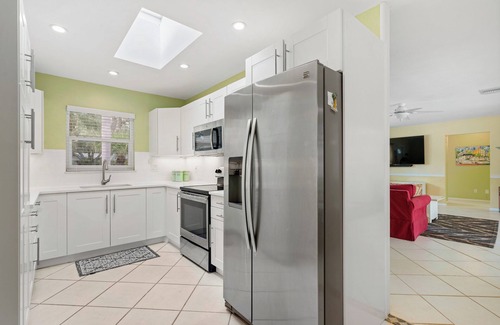 Central Beach House | 5 Min Walk - Golf Cart Included - Central Beach - House w Large Backyard & Pool