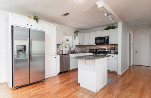 Columbus House | 5 min Walk to Cooper Creek. Cozy Outdoor Space! 15-20 minutes to Ft Benning.