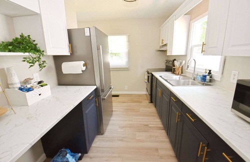 Harters Heights House | 5 min walk to Notre Dame! Modern home (517)