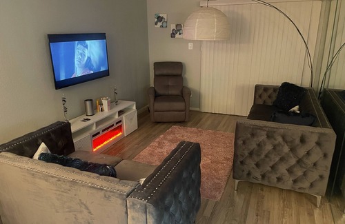 South Main Condo | 5 Min walk to NRG/MED Center/Night life/Restaurants/Galleria