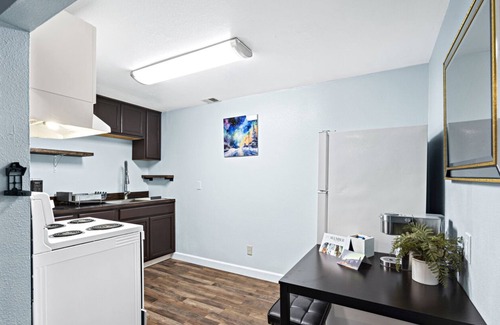 Spenard Apartment | 5 Min walk to restaurants/cafes, 8 min drive to airport, 10 min walk to trails.