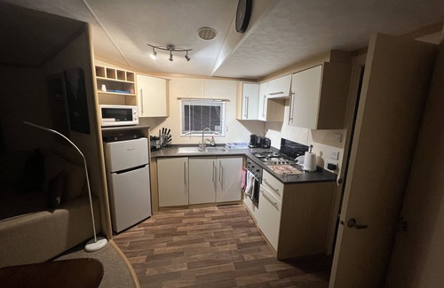 Leysdown-on-Sea House | 5 min walking to the beach! Cozy fully equipped Melrose Caravan, Leysdown-on-Sea