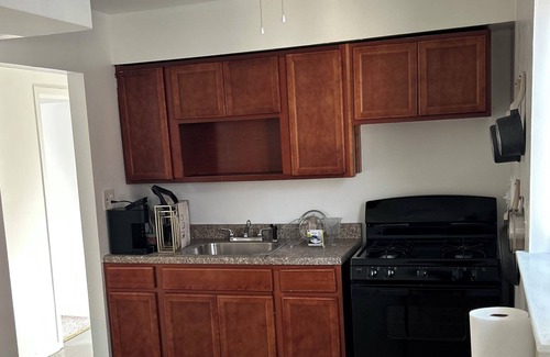 Queens Apartment | 5 mins from JFK airport, walking distance transportation to Manhattan, highways