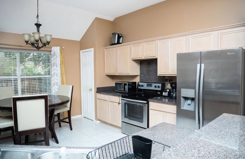 Southeast Arlington House | 5 mins from the AT&T Stadium