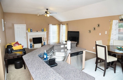 Southeast Arlington House | 5 mins from the AT&T Stadium
