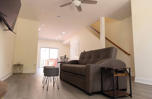 Wilmington House | 5 Mins from the Chase FieldHouse. 7 Mins from the Amtrak Train Station