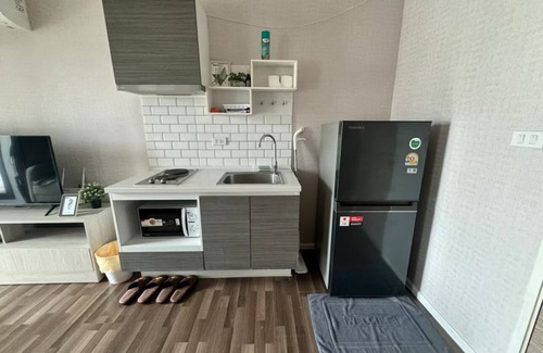 Bang Kapi Condo | 5 Mins Mall,MRT 28 sq. ft., with access to pool, co-working space, and gym