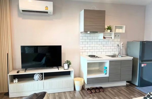 Bang Kapi Condo | 5 Mins Mall,MRT 28 sq. ft., with access to pool, co-working space, and gym