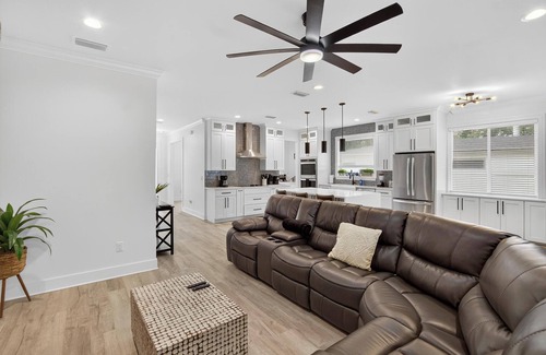Orient Park House | 5 Mins to Casino, Private Pool, 4BR/3BA Retreat