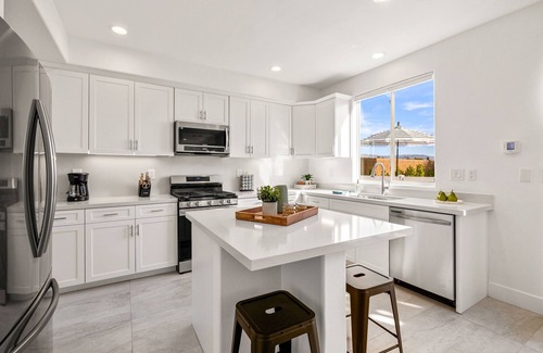 Anastacia House | 5 mins to Coachella - Pool, Spa, Fireplace, Games