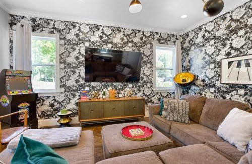 Cleveland Park House | 5 Mins to Downtown - Big Luxury house - 7 beds