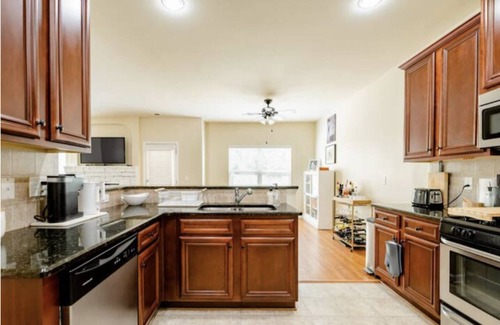 Phenix City House | 5 mins to Downtown Columbus & 20 to Fort Moore - Private Bathroom and Bedroom