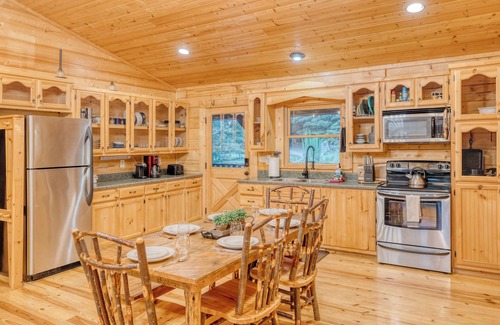 Blue Ridge House | 5 mins to DWTN & Lake. Ping Pong, Arcade, Foosball. Best Location in Blue Ridge