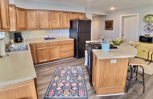 Berryville House | 5 mins to Kings River access, 4 BR, Fire Pit, Full Kitchen