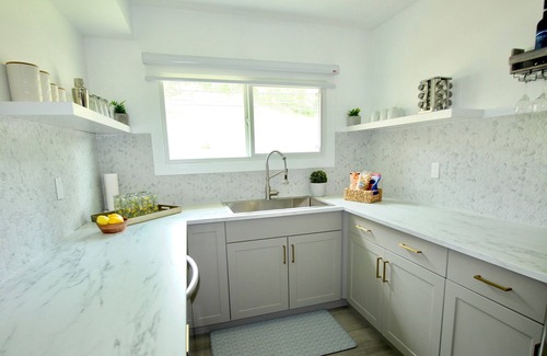 Central Okanagan House | 5 Mins to Lake/Downtown - Private & Spacious 3 Bd 2 Bath - PET FRIENDLY!