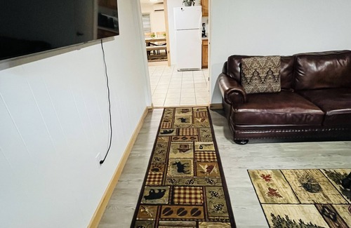 Hesston House | 5 mins to Lake Raystown/7 Points Marina; boat parking; access Allegrippis Trails