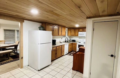 Hesston House | 5 mins to Lake Raystown/7 Points Marina; boat parking; access Allegrippis Trails