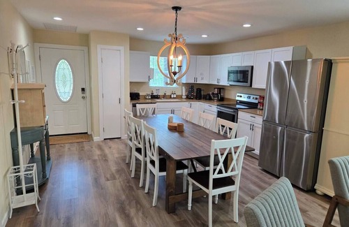 Somerville Cottage | 5 mins to Lake | Sleeps 7 | Boat Parking