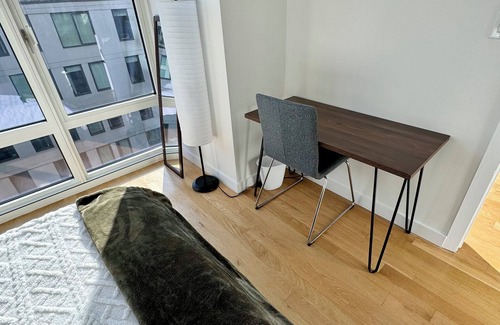 Hunters Point Apartment | 5 mins to Midtown Central Luxury Penthouse 2b2b Duplex with Private Terrace