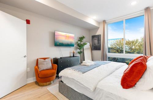 Northern Liberties Apartment | 5 mins to Old Town! Sleeps 4! With Rooftop Views!
