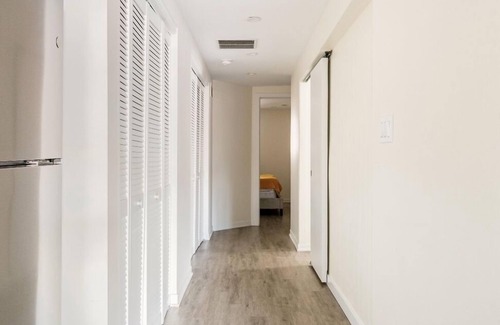 East Garfield Park Apartment | 5 mins to the United Center! Cozy 2 bedroom apartment