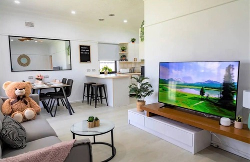 Mount Druitt Cottage | 5 mins walk to station, Entire Sydney House 悉尼整栋度假屋, 五分钟步行到火车站