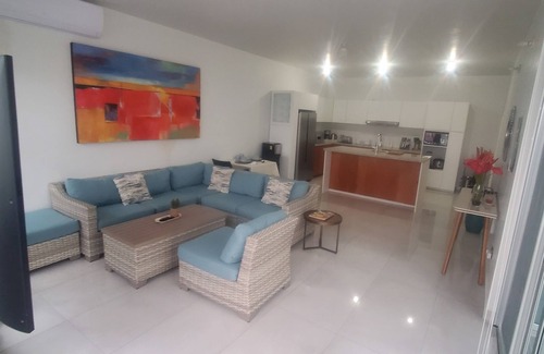 Puerto Baquerizo Moreno Villa | 5 minutes to Playaman Beach! Romantic beach villa with pool/jacuzzi!