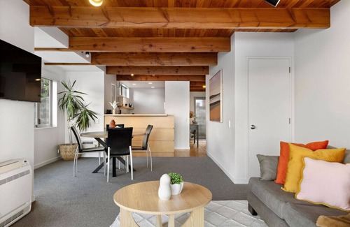 Fernhill House | 5 minute drive to Queenstown and parking.