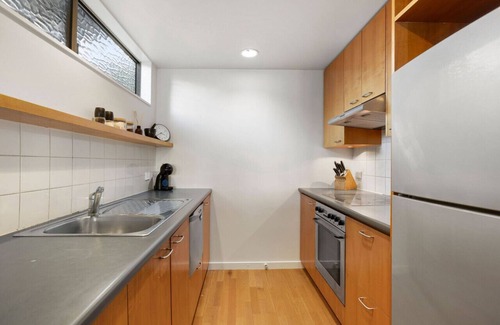 Fernhill House | 5 minute drive to Queenstown and parking.