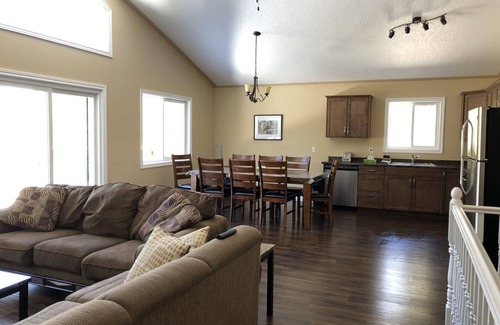 Tobermory Cottage | 5 minute walk Bruce Anchor Boats & LightHousenFamily Friendly, 4 Bedroom Cottage