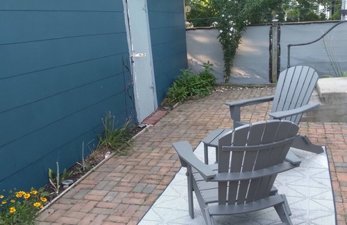 Pipes Cove House | 5 minute walk to beaches and beautiful downtown Greenport