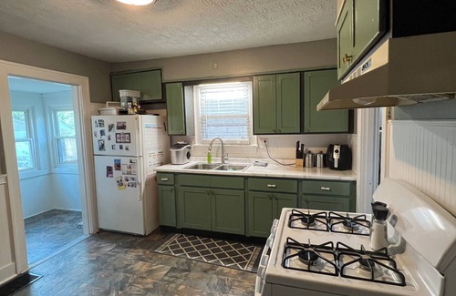 Wyandotte House | 5 Minute Walk to Derby!
