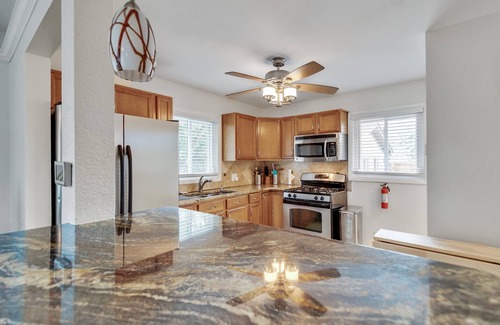 Ferndale House | 5 Minute walk to Downtown Ferndale!
