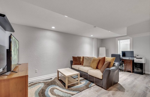 Ferndale House | 5 Minute walk to Downtown Ferndale!