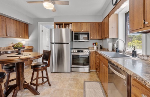 Port Clinton House | 5 minute walk to everything PC has to offer! Large families welcome! 4bd, 4 bath