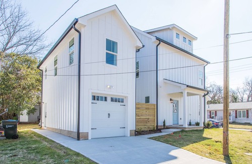 Durham Apartment | 5 Minute walk to Grocery & Grub, 1 mile away from Downtown & Duke University!