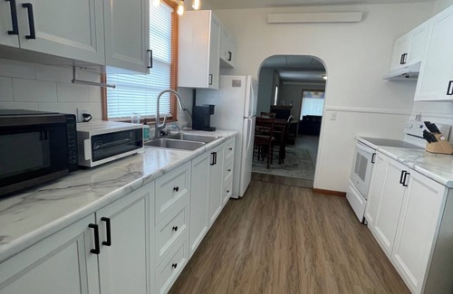Pierre House | 5 minute walk to the Capitol State and surroundings!