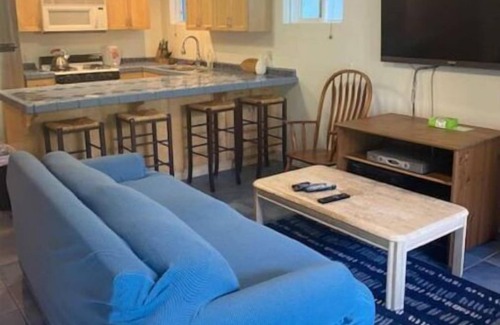 The Strand Apartment | 5 Minute Walk to the Beach from your Studio