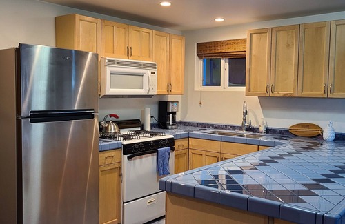The Strand Apartment | 5 Minute Walk to the Beach from your Studio