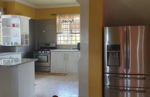 Georgetown Apartment | 5 Minutes Drive from the Guyana National Stadium 7 Min from a famous supermart