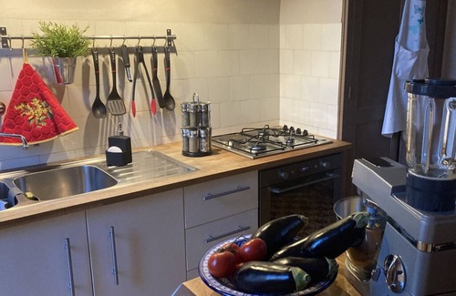 Caumont-sur-Durance Apartment | 5 minutes from the Avignon sud freeway exit, Mas du Gros Vincent in Vaucluse.