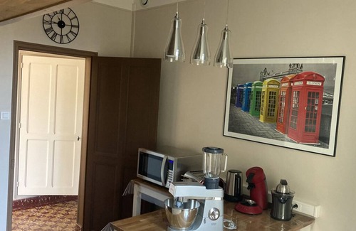 Caumont-sur-Durance Apartment | 5 minutes from the Avignon sud freeway exit, Mas du Gros Vincent in Vaucluse.